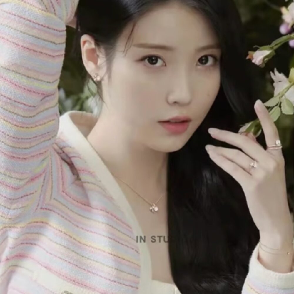IU style tweed jacket set
